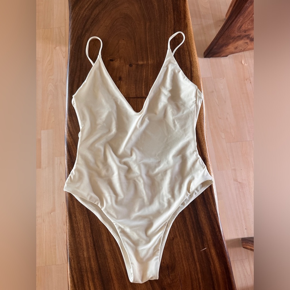 Small Cheeky Bone White Mikoh One piece